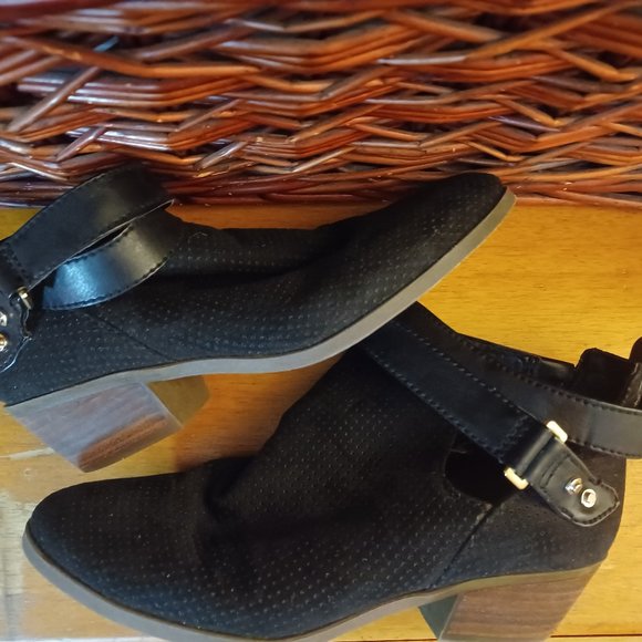 Like new - fab ladies - uber comfy Dr. Scholl's booties! - Picture 1 of 6